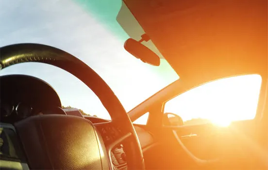 Cámara de arco de xenón para sistemas integrados automotrices: envejecimiento UV para ECU, Clústeres digitales y pantallas en el vehículo